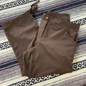 Chicos Zenergy Sz 1 Brown Cargo Cropped Athletic Lounge Pants Capri Size 8